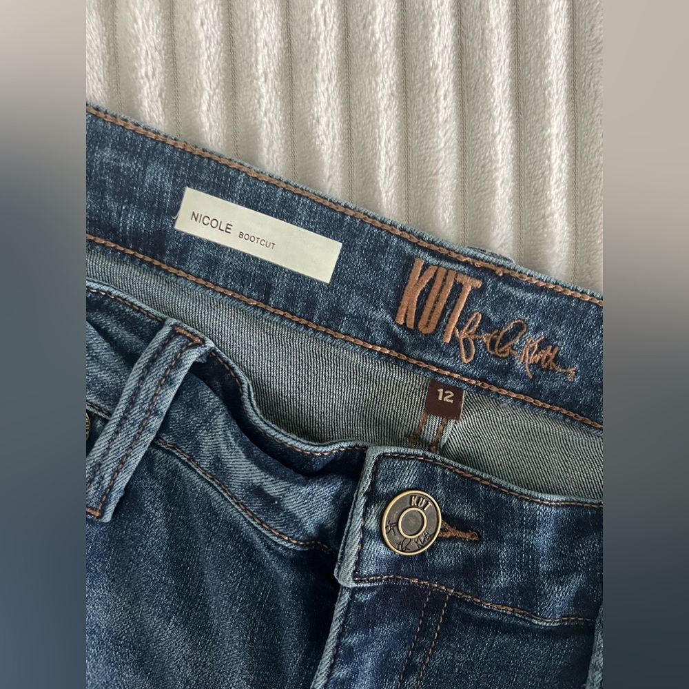 Kut from the Kloth
New jeans worn once, need smaller size.